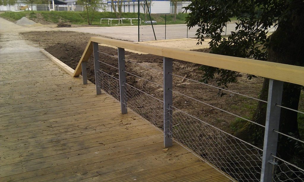 Passerelle avec garde-corps métal et bois - Aménagement Port aux Blés - Rezé (44)