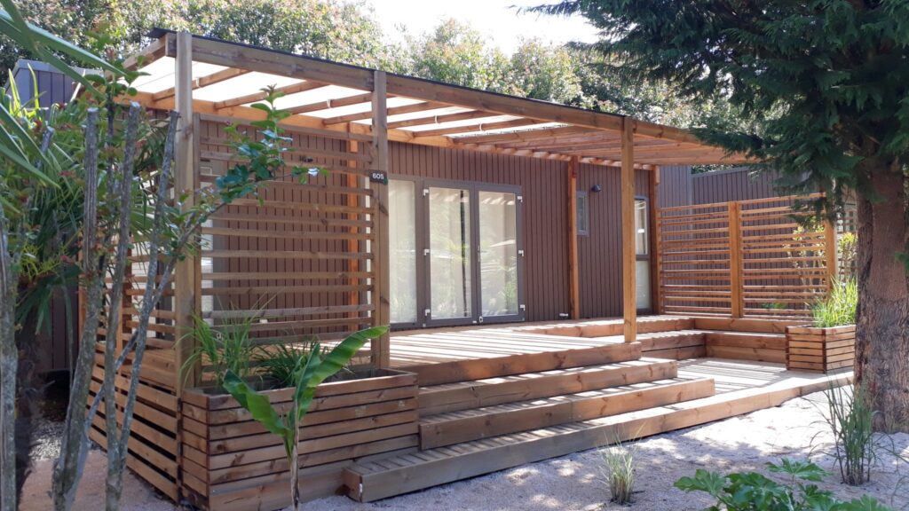 Pergolas en bois et toiles d'ombrage sur-mesure pour Mobil-Home