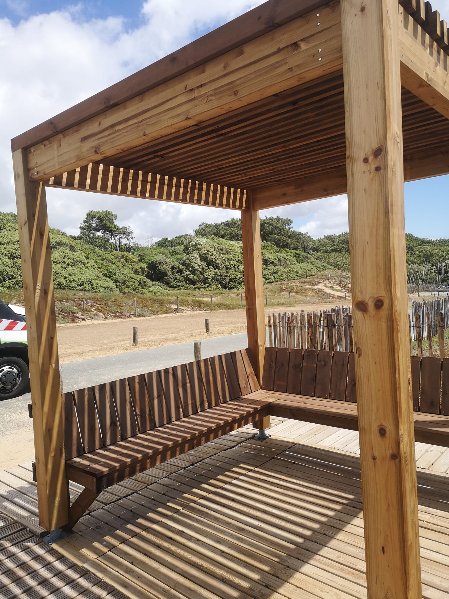 ensemble pergolas et bancs