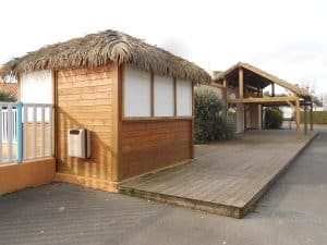 kiosque 3 x 3 m avec toiture en Palmex