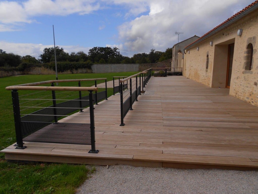 Terrasse et rampe d'accès en bois - Mouilleron le Captif (85)