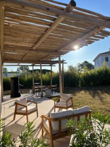 Pergola sur-mesure en L sur terrasse