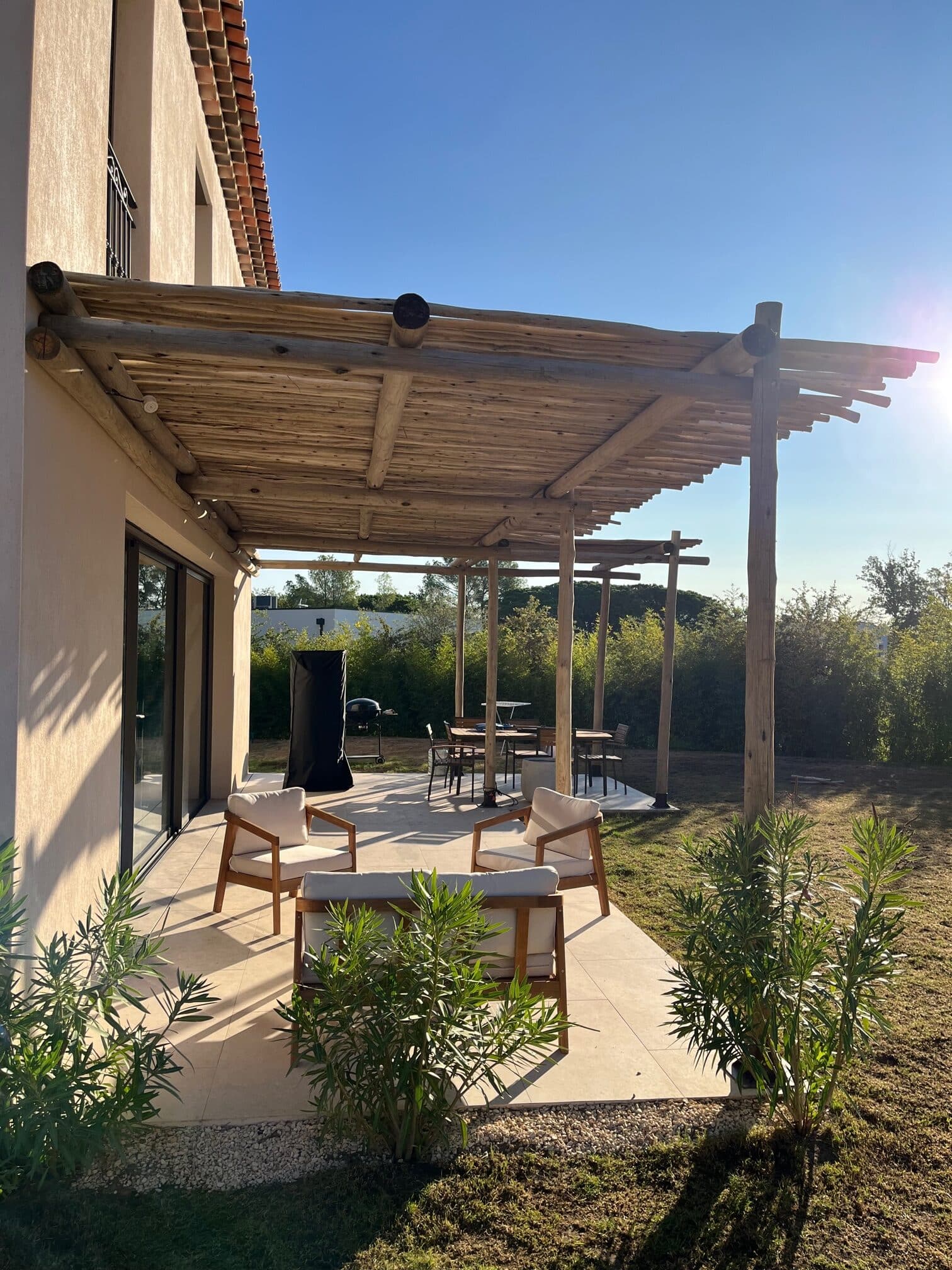 Pergola adossée à l'habitation