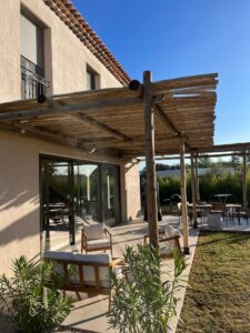 Pergola adossée à l'habitation